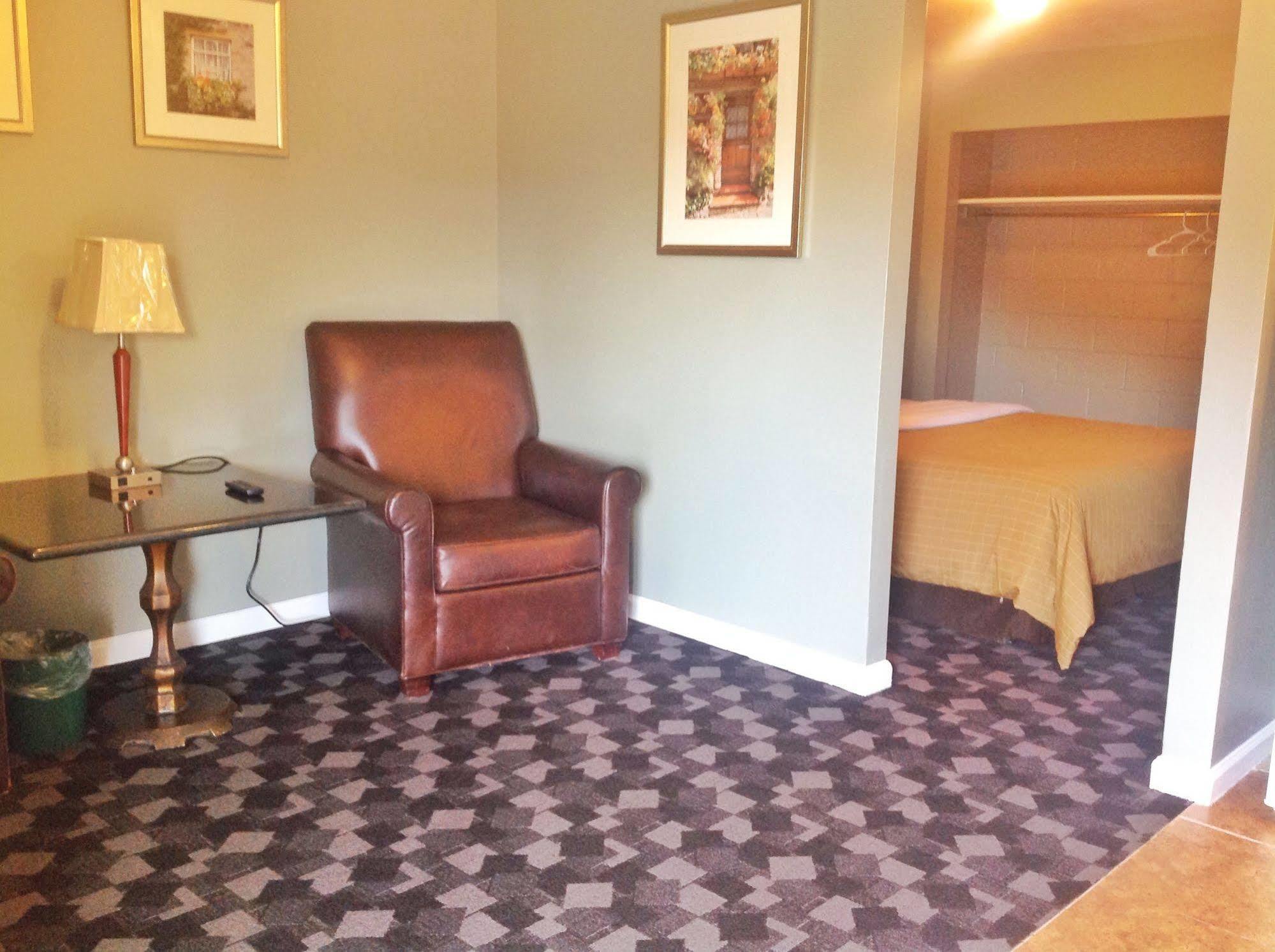 Jefferson Inn And Suites מראה חיצוני תמונה