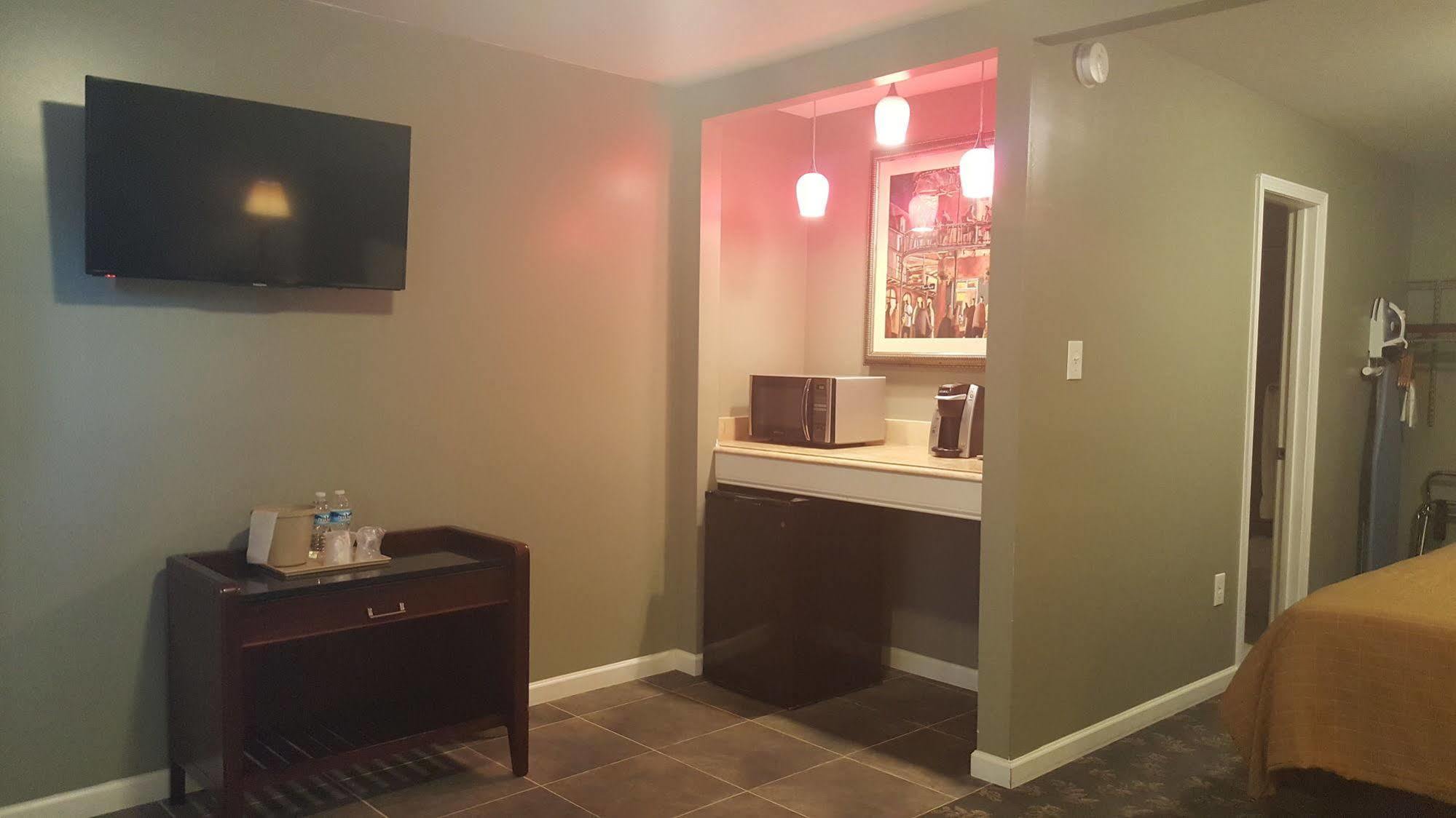 Jefferson Inn And Suites מראה חיצוני תמונה